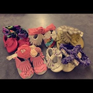 5 pairs Baby Moccasins w/ 5 Headbands